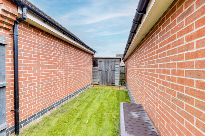 Images for Pompeia Close, Hucknall, Nottinghamshire, NG15 8JF