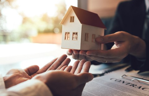 What are the Benefits of Using an Estate Agent to Sell your Home?